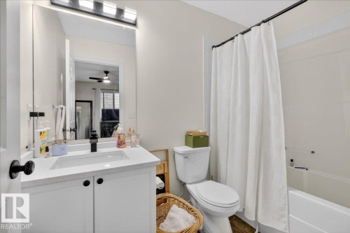2 3010 33 Avenue, Edmonton, AB - Indoor Photo Showing Bathroom