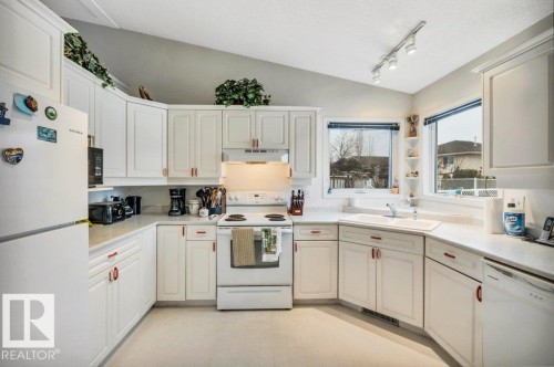 49 Mcleod Crescent, Leduc, AB - Indoor Photo Showing Kitchen