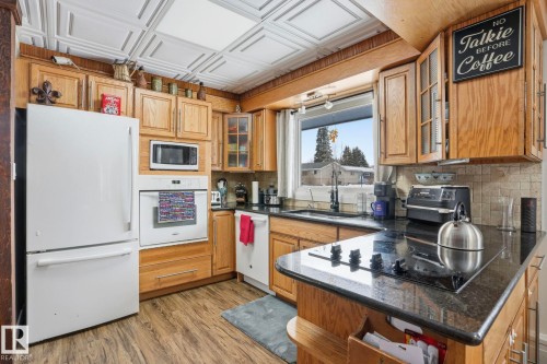 5403 50 Street, Stony Plain, AB - Indoor Photo Showing Kitchen