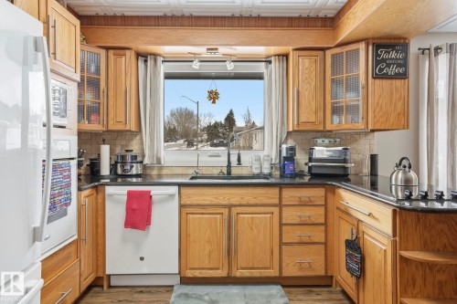 5403 50 Street, Stony Plain, AB - Indoor Photo Showing Kitchen