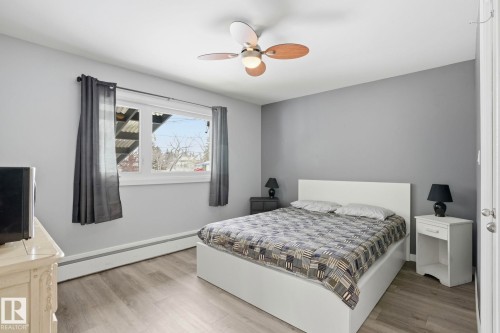 5403 50 Street, Stony Plain, AB - Indoor Photo Showing Bedroom