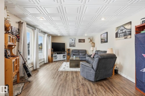 5403 50 Street, Stony Plain, AB - Indoor Photo Showing Other Room