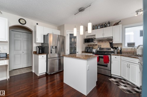 2168 37B Avenue, Edmonton, AB - Indoor Photo Showing Kitchen