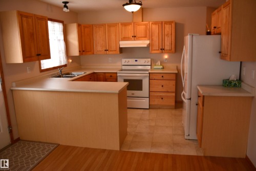 3 4806 51 Avenue, Barrhead, AB - Indoor Photo Showing Kitchen With Double Sink