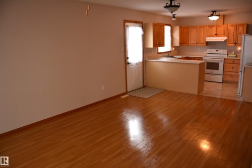 3 4806 51 Avenue, Barrhead, AB - Indoor Photo Showing Kitchen