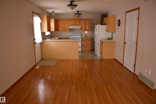 3 4806 51 Avenue, Barrhead, AB - Indoor Photo Showing Kitchen