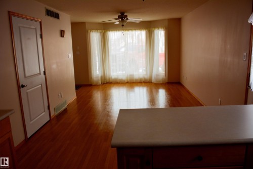 3 4806 51 Avenue, Barrhead, AB - Indoor Photo Showing Other Room