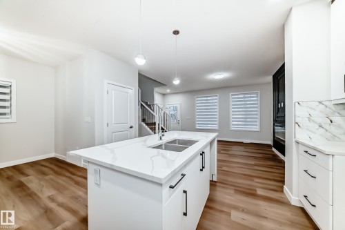28 Westwyck Link, Spruce Grove, AB - Indoor Photo Showing Kitchen With Double Sink