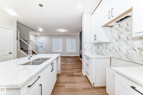 28 Westwyck Link, Spruce Grove, AB - Indoor Photo Showing Kitchen With Double Sink