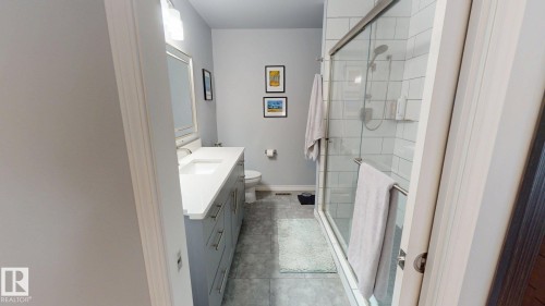 740 Wilkin Close, Edmonton, AB - Indoor Photo Showing Bathroom