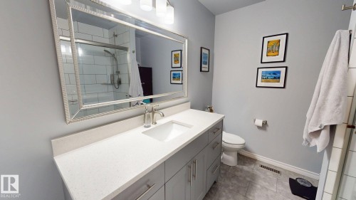 740 Wilkin Close, Edmonton, AB - Indoor Photo Showing Bathroom