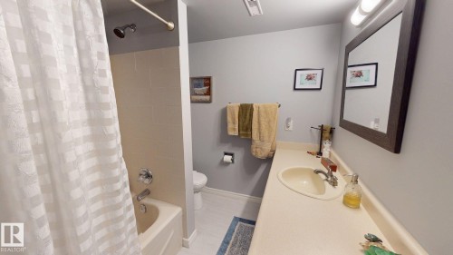 740 Wilkin Close, Edmonton, AB - Indoor Photo Showing Bathroom