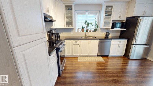 740 Wilkin Close, Edmonton, AB - Indoor Photo Showing Kitchen With Double Sink