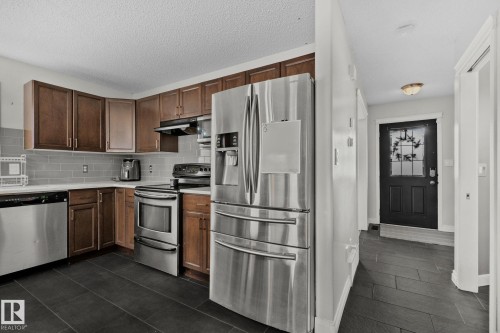 18 Virginia Loop, Spruce Grove, AB - Indoor Photo Showing Kitchen With Stainless Steel Kitchen