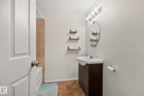 18 Virginia Loop, Spruce Grove, AB - Indoor Photo Showing Bathroom