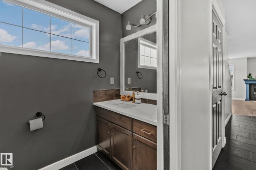 18 Virginia Loop, Spruce Grove, AB - Indoor Photo Showing Bathroom