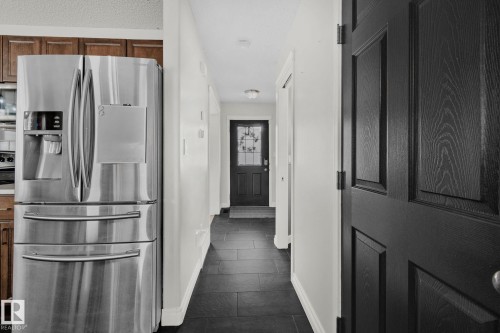 18 Virginia Loop, Spruce Grove, AB - Indoor Photo Showing Kitchen