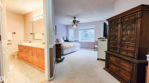 471 Ronning Street, Edmonton, AB - Indoor Photo Showing Bathroom