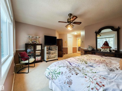 471 Ronning Street, Edmonton, AB - Indoor Photo Showing Bedroom