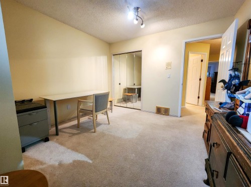 471 Ronning Street, Edmonton, AB - Indoor Photo Showing Other Room