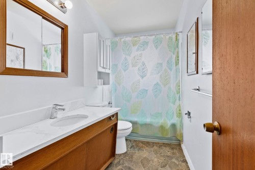 11934 89 Street Nw, Edmonton, AB - Indoor Photo Showing Bathroom