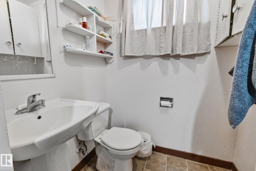 11934 89 Street Nw, Edmonton, AB - Indoor Photo Showing Bathroom