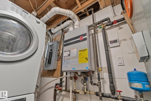 11934 89 Street Nw, Edmonton, AB - Indoor