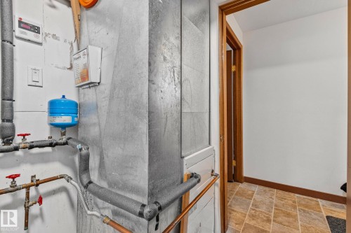 11934 89 Street Nw, Edmonton, AB - Indoor Photo Showing Bathroom