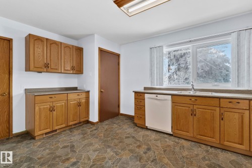 11934 89 Street Nw, Edmonton, AB - Indoor Photo Showing Kitchen