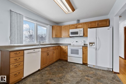 11934 89 Street Nw, Edmonton, AB - Indoor Photo Showing Kitchen