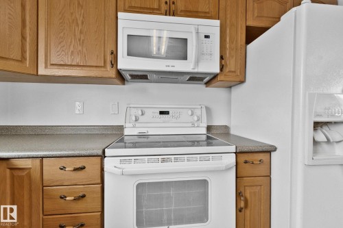 11934 89 Street Nw, Edmonton, AB - Indoor Photo Showing Kitchen