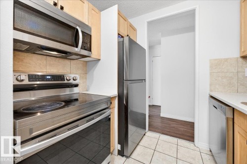 #101 2111 14 St Sw, Calgary, AB - Indoor Photo Showing Kitchen
