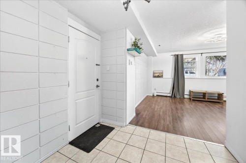 #101 2111 14 St Sw, Calgary, AB - Indoor Photo Showing Other Room
