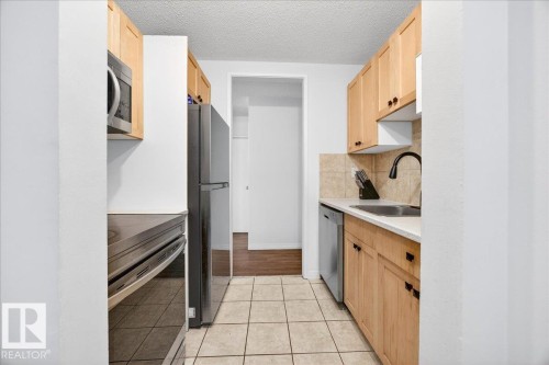 #101 2111 14 St Sw, Calgary, AB - Indoor Photo Showing Kitchen
