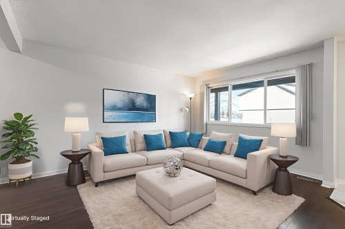 4 18010 98 Avenue, Edmonton, AB - Indoor Photo Showing Living Room