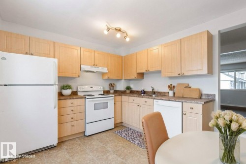 4 18010 98 Avenue, Edmonton, AB - Indoor Photo Showing Kitchen