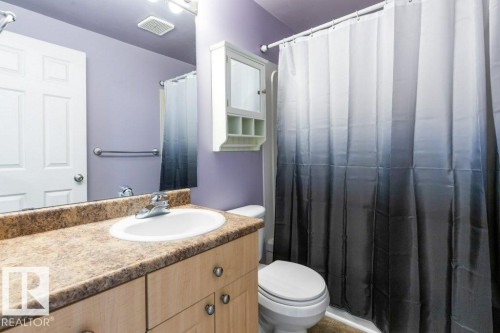 4 18010 98 Avenue, Edmonton, AB - Indoor Photo Showing Bathroom