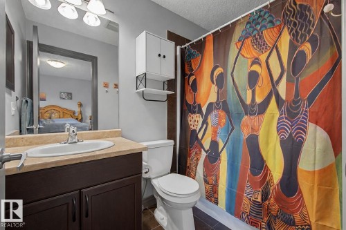 23 2005 70 Street, Edmonton, AB - Indoor Photo Showing Bathroom