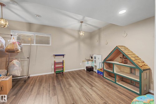 23 2005 70 Street, Edmonton, AB - Indoor