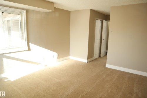 Edmonton, AB - Indoor Photo Showing Other Room