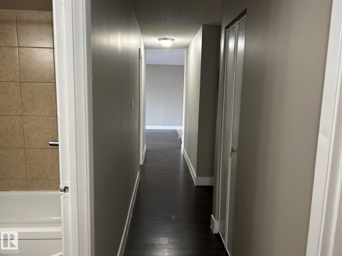Edmonton, AB - Indoor