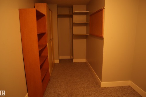 Edmonton, AB - Indoor Photo Showing Other Room