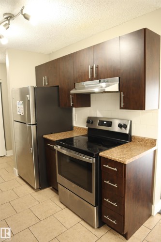 Edmonton, AB - Indoor Photo Showing Kitchen