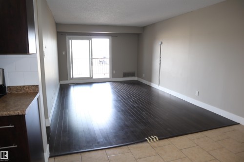 Edmonton, AB - Indoor Photo Showing Other Room