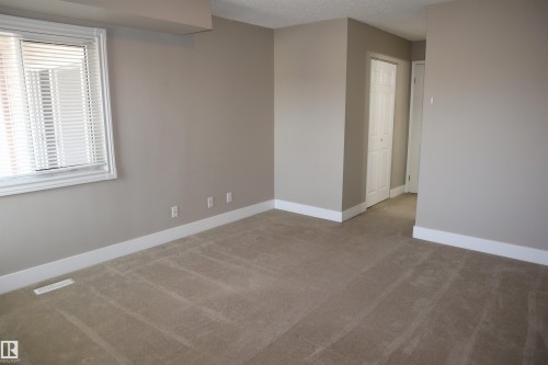 Edmonton, AB - Indoor Photo Showing Other Room