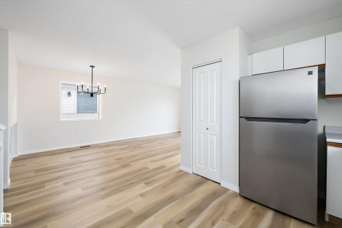 5914 162A Avenue, Edmonton, AB - Indoor Photo Showing Kitchen