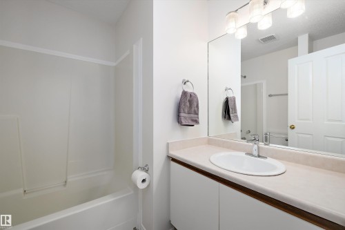5914 162A Avenue, Edmonton, AB - Indoor Photo Showing Bathroom
