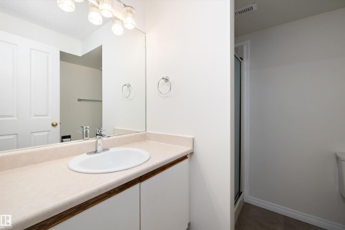 5914 162A Avenue, Edmonton, AB - Indoor Photo Showing Bathroom