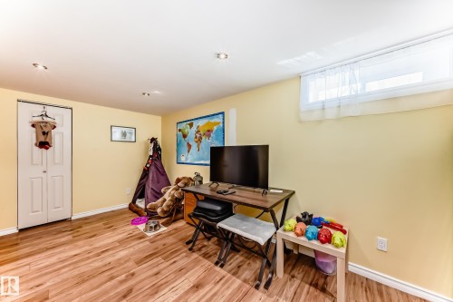 Office area with light wood-type flooring and baseboards - 3634 113 Avenue, Edmonton, AB - Indoor