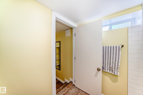 View of bathroom - 3634 113 Avenue, Edmonton, AB - Indoor